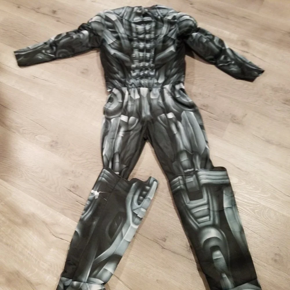 Rubie's Delux Avengers Ultron costume boys large